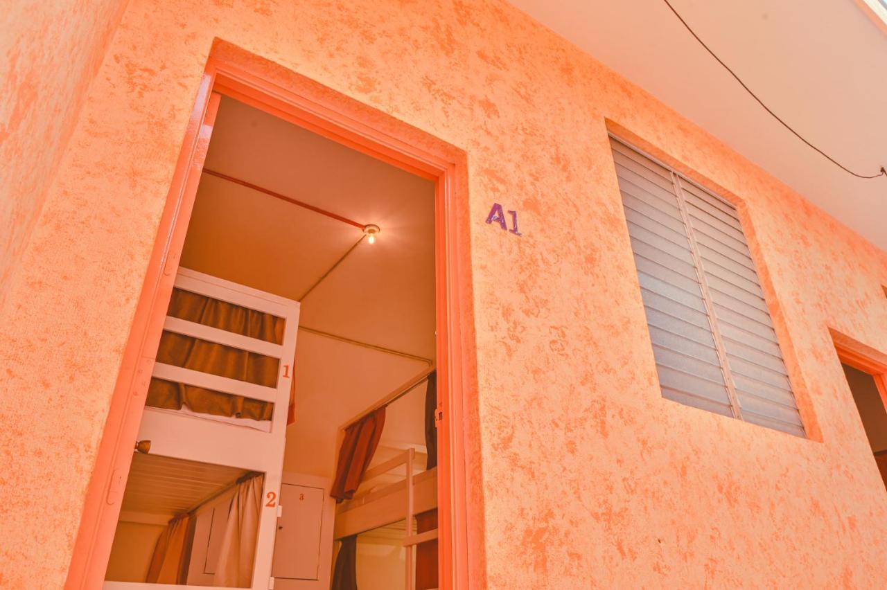 Macarena Hostel フローレス エクステリア 写真