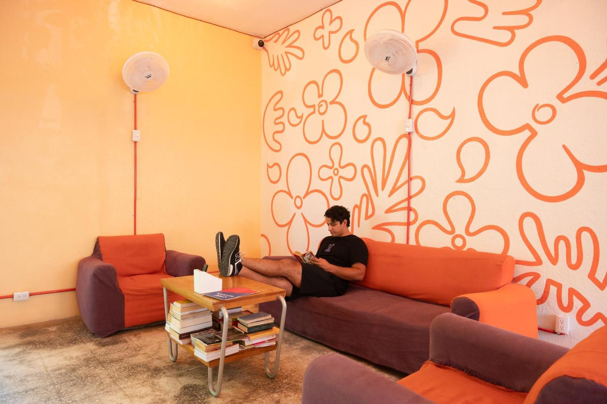 Macarena Hostel フローレス エクステリア 写真